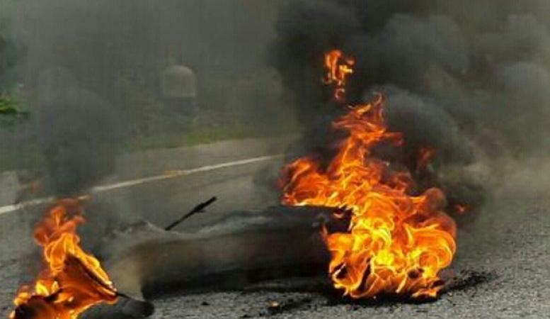 Protesters at Lakhimpur seen burning tires Protesters at Lakhimpur seen burning tires